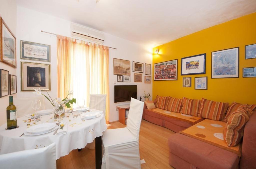 Apartments Kalajzic 푸치스차 객실 사진