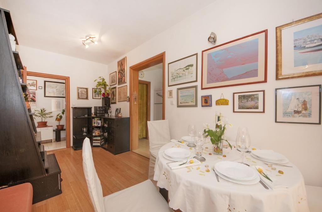 Apartments Kalajzic 푸치스차 객실 사진